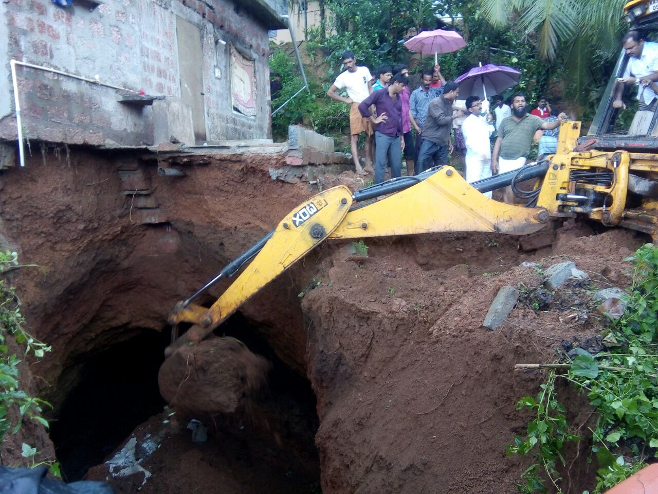 ಕೋಣಾಜೆ: ಮನೆಯ ಹಿಂಬಾಗದಲ್ಲಿ ಸುರಂಗ ಪತ್ತೆ